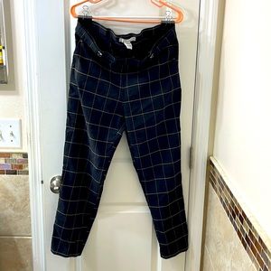 EUC 89th & Madison comfy dress pants. Black with burgundy/tan. Stretch. Large.